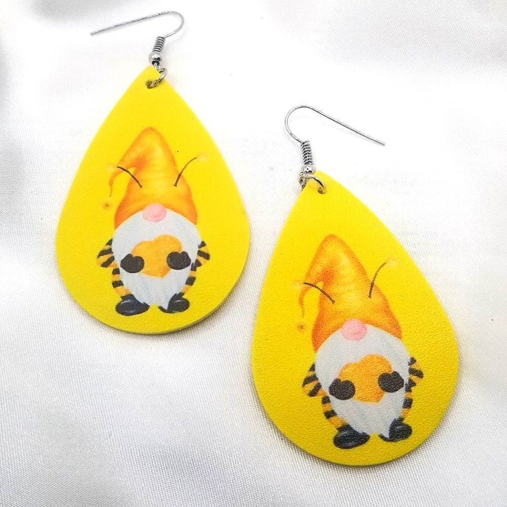 3/20❤Faux leather Teardrop Dangle vegan friendly earrings.